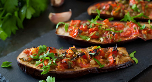 Ricetta vegan del giorno: melanzane ripiene al basilico e pomodoro